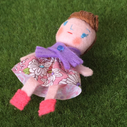 おままごとに　手のひらサイズの小さなお人形　いっしょにおでかけおりたたみハウスで遊べます。mimi doll 11 3枚目の画像