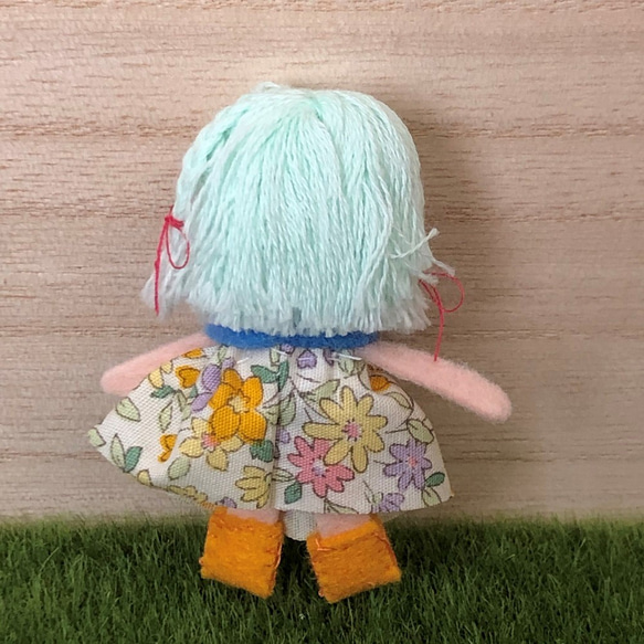 おままごとに　手のひらサイズの小さなお人形　いっしょにおでかけおりたたみハウスで遊べます。mimi doll 35 2枚目の画像