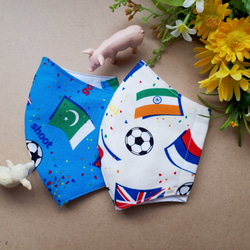 【限定５セット】ジュニアサイズ立体マスク(小学中学年～高学年)　サッカー&国旗柄　2枚セット 2枚目の画像