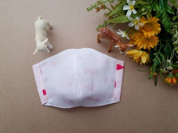 キッズサイズ立体マスク(幼児～小学低学年)　夏用　リップル生地　リボン柄 3枚目の画像