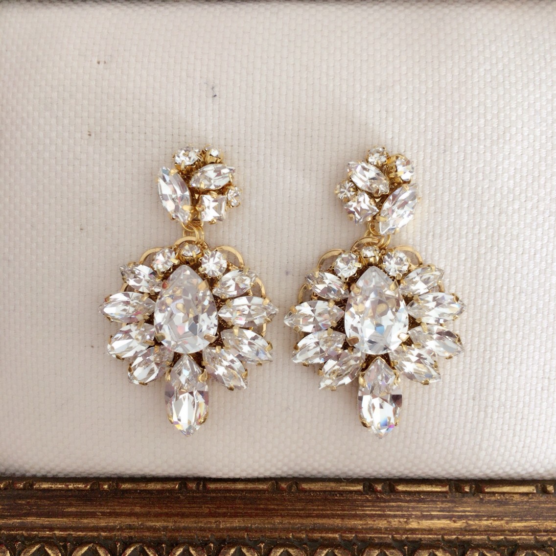 ウェディング イヤリングorピアス（スワロフスキー/ビジュ/結婚式/二次会/emitte/エミッテ）