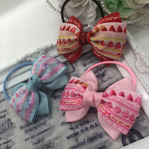 真っ赤なグログランリボンの 苺のショートケーキ柄♡ レディなトリプル 