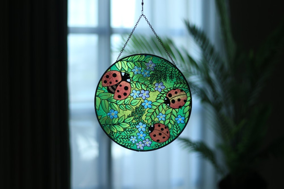 Sun Catcher・捕光者・Suncatcher・直徑25cm・彩繪玻璃吊飾・瓢蟲款 第2張的照片