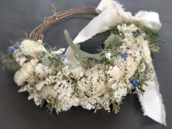 1点のみ【SALE】White half wreathe 24cm 誕生日 プチギフト スモークツリー 癒し 3枚目の画像