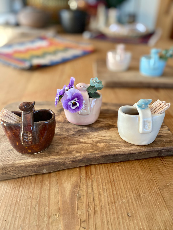 信楽焼 陶器の一輪挿しにもなる爪楊枝入れ 茶色 一輪挿し・花瓶・花器