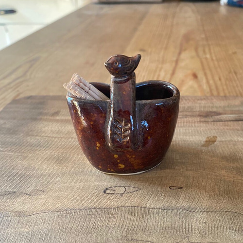 信楽焼 陶器の一輪挿しにもなる爪楊枝入れ 茶色 一輪挿し・花瓶・花器