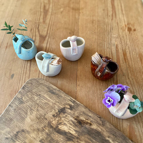 信楽焼 陶器の一輪挿しにもなる爪楊枝入れ 茶色 一輪挿し・花瓶・花器