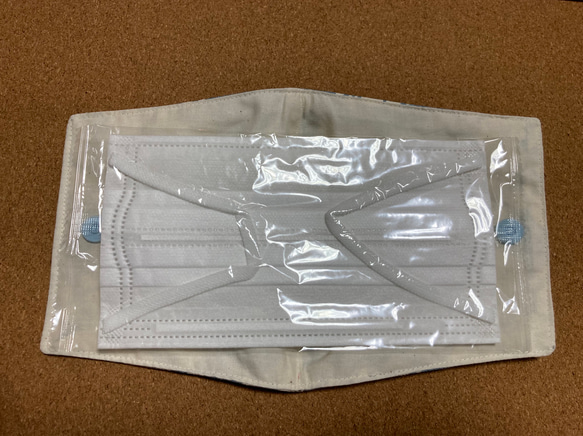 立体型　マスク仮置きケース　リースフラワー欧風柄　水色 2枚目の画像