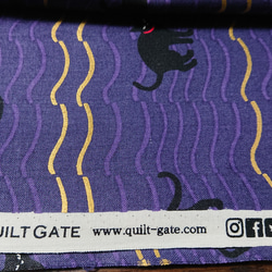 キルトゲイト quilt gate 黒猫と波 パープル　1m 2枚目の画像