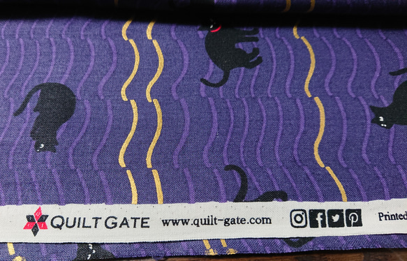 キルトゲイト quilt gate 黒猫と波 パープル　1m 2枚目の画像