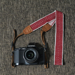 アンデス山岳先住民のカメラストラップ -手織の髪結い紐と本革- 伝統ワイン CS21 22 1枚目の画像
