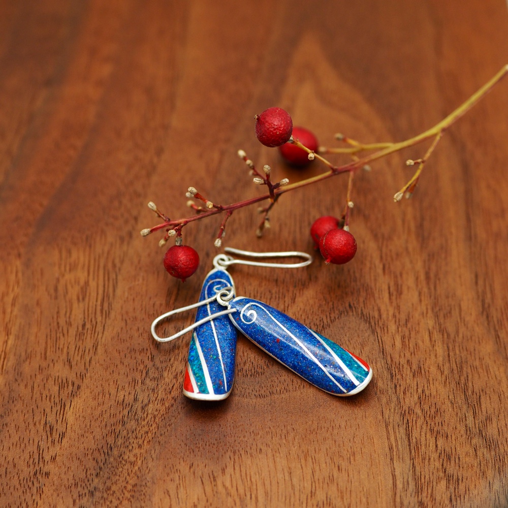 水滴と生命の渦の天然石と銀のピアス　赤青水　-ターコイズラピスラズリ翡翠貝-　SV950　O36