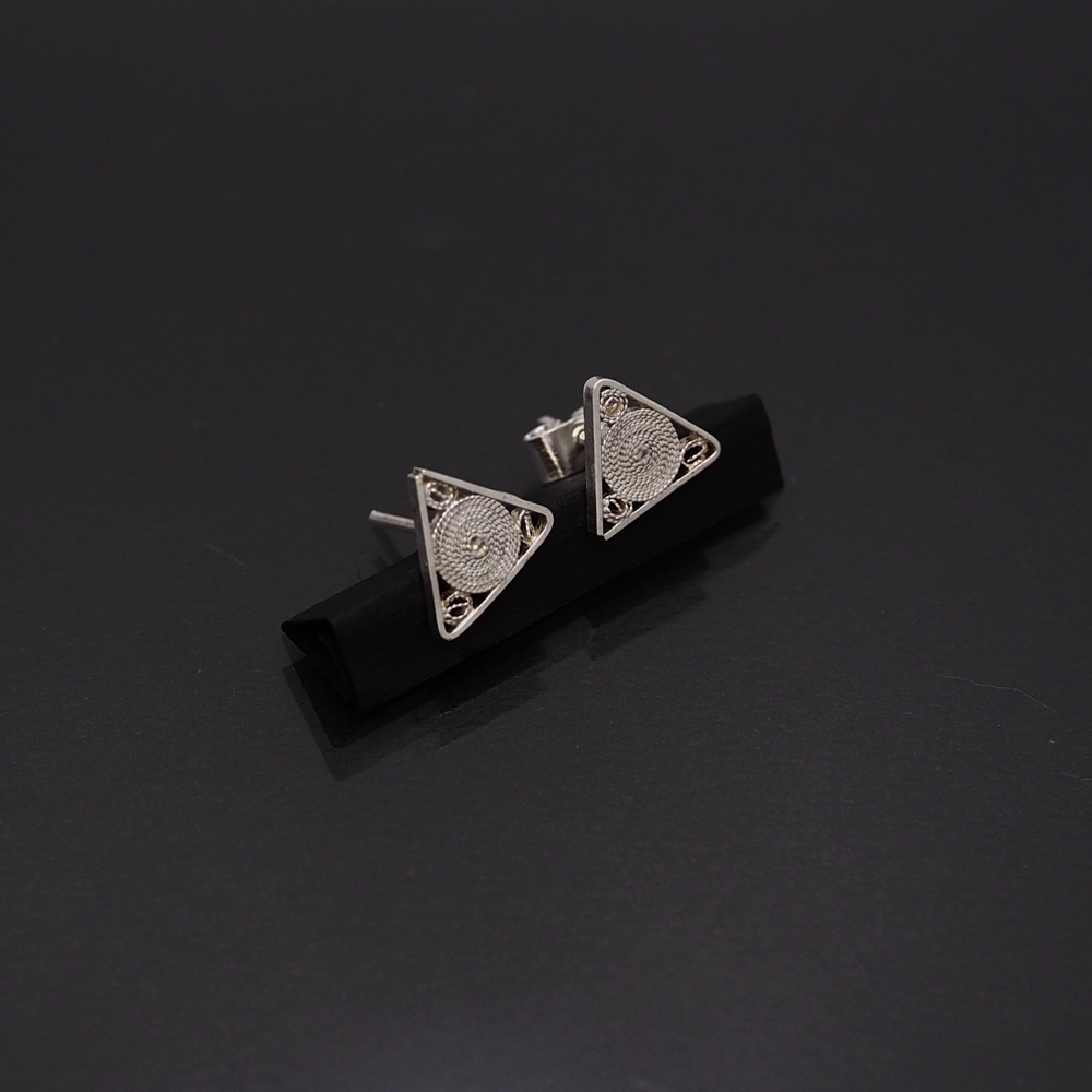 三角のフィリグラーナピアス　-伝統の銀線細工-　SV950　F28