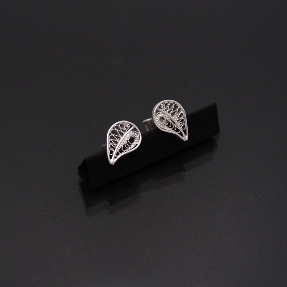 緑の葉のフィリグラーナピアス　-伝統の銀線細工-　SV950　F29