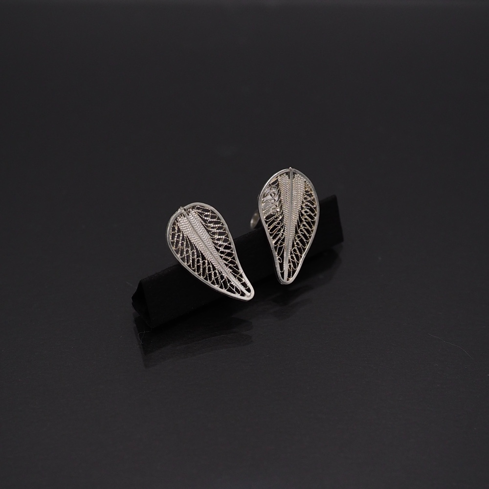 緑の葉のフィリグラーナピアス　-伝統の銀線細工-　SV950　F34