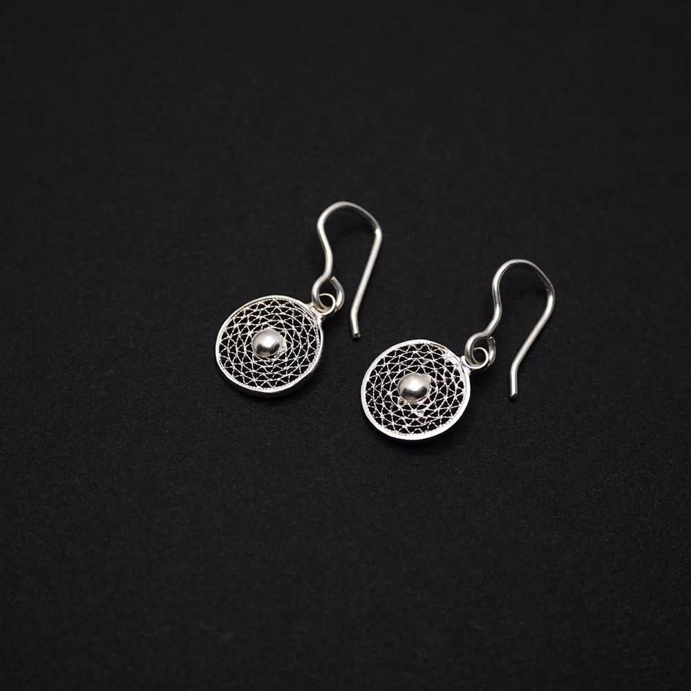 コロニアル装飾の円形フィリグラーナピアス　-伝統の銀線細工-　SV950　F47