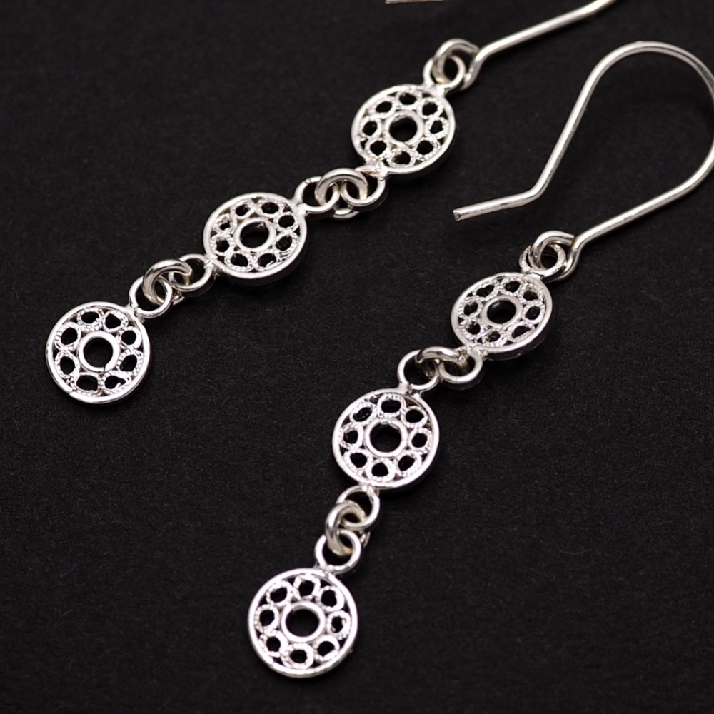 コロニアル装飾の円形 3連 フィリグラーナピアス　-伝統の銀線細工-　SV950　F59