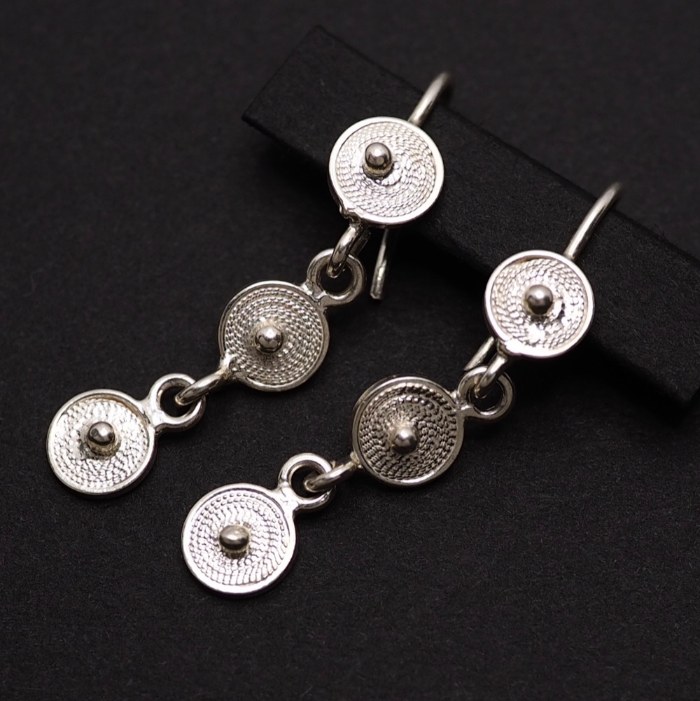 コロニアル装飾の円形 3連 フィリグラーナピアス　-伝統の銀線細工-　SV950　F60