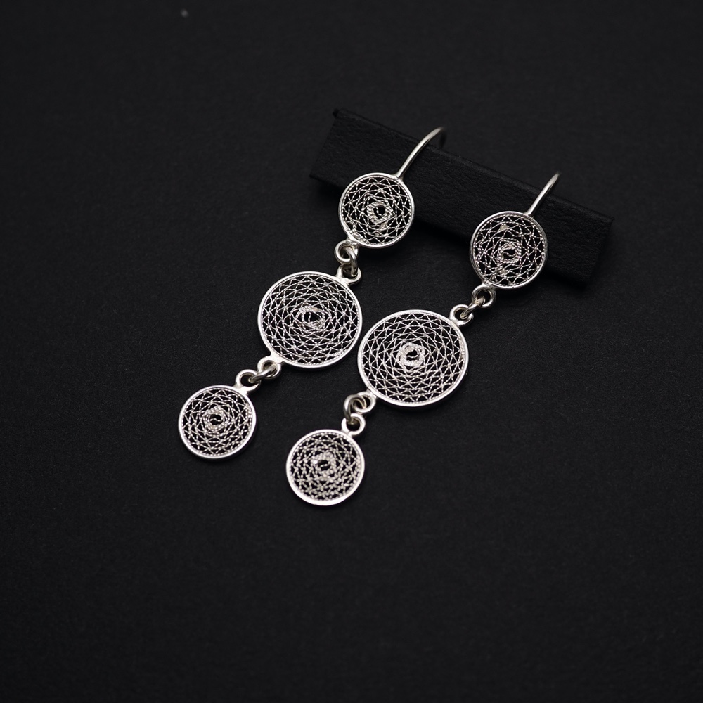 コロニアル装飾の円形 3連 フィリグラーナピアス　-伝統の銀線細工-　SV950　F61