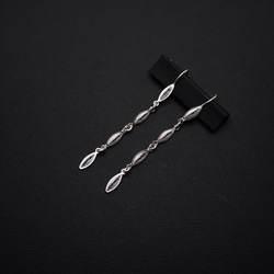 アルパカピアス タグアナッツのピアス 黄 -象牙椰子、アルパカ合金- TN06 ピアス