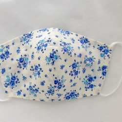 立体布マスクb　白地に青花柄　M～L 1枚目の画像