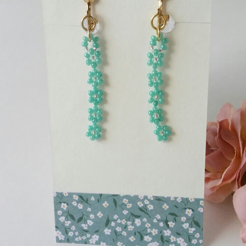 ターコイズ色～お花のビーズイヤリング～韓国で人気☆ イヤリング