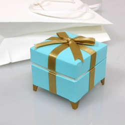 ギフトボックス　リボンと脚つき　Gift Box Ribbon　 1枚目の画像
