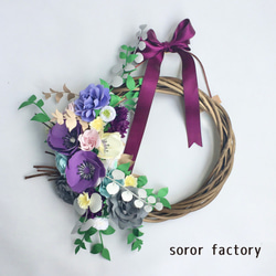 大輪の花が咲き誇る華やかな紫のハーフリース　L《ペーパーフラワー 》 2枚目の画像