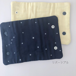 《抱っこ紐よだれカバー》キラキラ星柄ネイビー☆赤ちゃんに優しいふわふわガーゼ(日本製 綿100%) 4枚目の画像