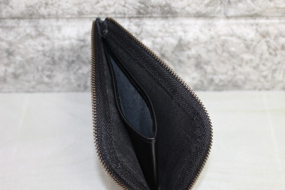 L字ファスナー 薄くて 小さい コンパクト 財布 オイル絞り ヌメ革（黒） 2枚目の画像