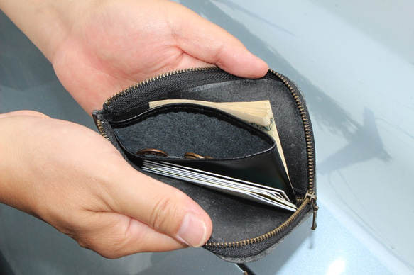 L字ファスナー 薄くて 小さい コンパクト 財布 オイル絞り ヌメ革（黒） 4枚目の画像