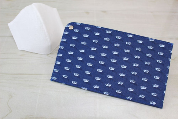 可乾淨存放口罩的多功能口罩盒（法國STOF公司，遊艇圖案布料：藍色） 第1張的照片