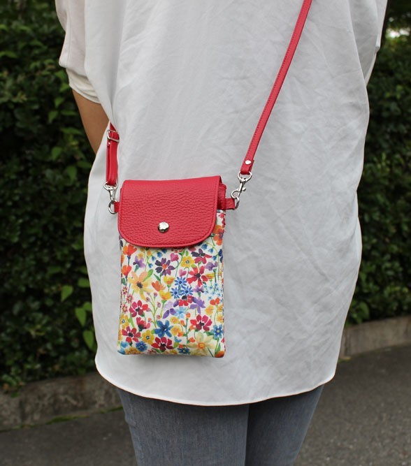 リバティープリント/姫路レザーサコッシュ（リバティープリント生地：お花畑）