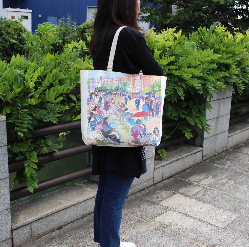 Ａ４サイズも楽々入る、フランス製絵画プリント生地を使ったトートバッグ（広場）