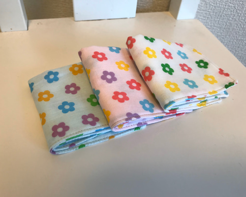 44.ガーゼハンカチ　ハンドメイド 受注製作＊送料無料】ハンドメイド ガーゼハンカチ 16×16 花柄 3枚