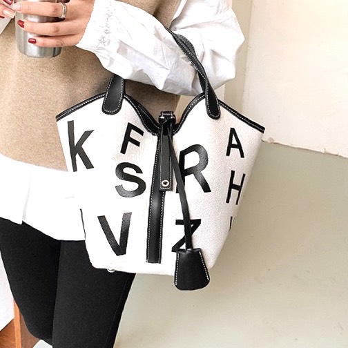 英字ロゴキャンパス地Bag☆バケツ型☆インナーbag付き☆ブラック色