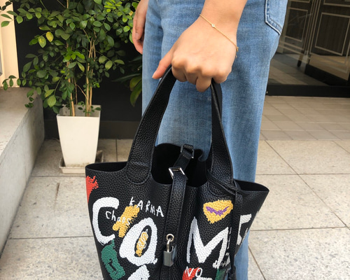 Clan(クラン) 2way フリンジパールチャーム付万能キューブバッグ