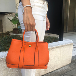 エコレザートートバッグ☆カラーバンドショルダーベルト2本付&インナーバック付☆25cmサイズ☆オレンジ色 3枚目の画像