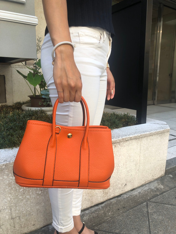 エコレザートートバッグ☆カラーバンドショルダーベルト2本付&インナーバック付☆25cmサイズ☆オレンジ色 3枚目の画像