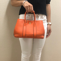 エコレザートートバッグ☆カラーバンドショルダーベルト2本付&インナーバック付☆25cmサイズ☆オレンジ色 4枚目の画像