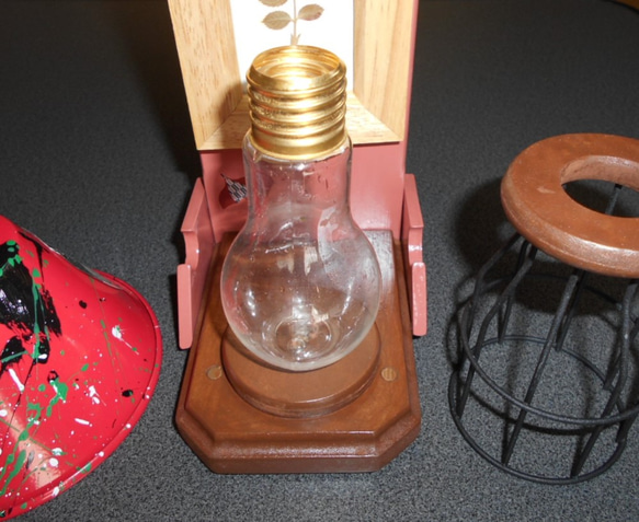 電球とランプシェードの一輪挿し　スタンド・壁掛け 8枚目の画像