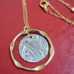 コインと平和の輪に願いを込めてネックレス 1枚目の画像