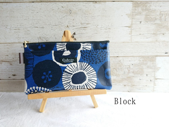 【即日発送可】マスクポーチ/モダン花柄ネイビー 1枚目の画像