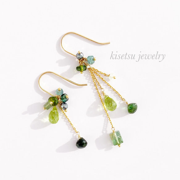 【SALE】〜 La vert〜ペリドットと緑のアシンメトリーピアス 1枚目の画像