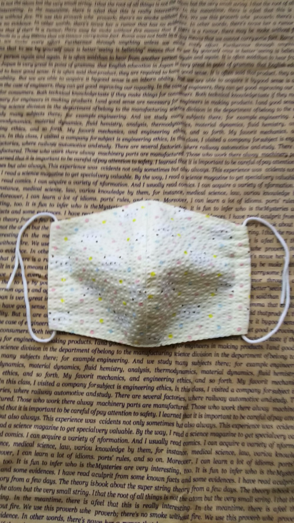 ◆◇送料無料♪リップル綿生地♪クリーム色地に白猫とカラフルドット柄♪大人用マスク♪立体マスク♪小さめ◇◆