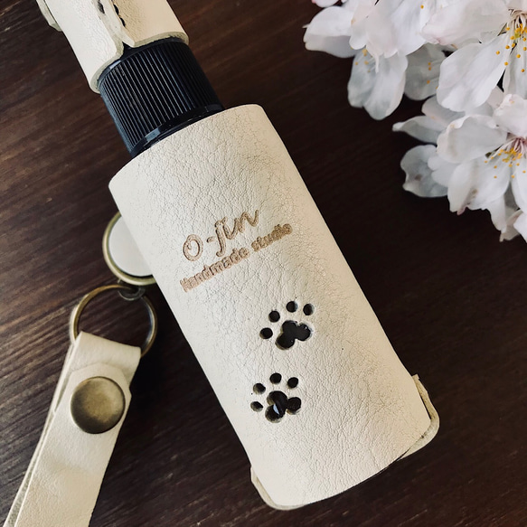 ♡犬・猫足跡♡本革：（ブラック・ホワイト）30ml or 50ml スプレーボトルケース　※アンティークゴールド金具仕様 7枚目の画像