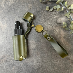 濃いグリーンの落ち着き｡本革：30ml or 50ml スプレーボトルケース　※アンティークゴールド金具仕様 3枚目の画像