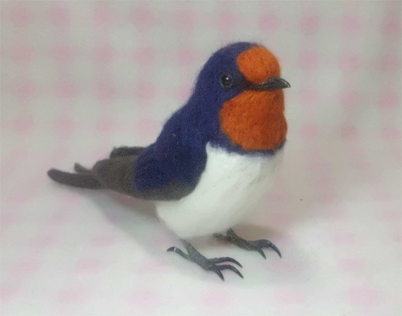 ほぼライフサイズ　ツバメ　羊毛フェルト　受注作成　野鳥シリーズ　羊毛フィギュア　羊毛インコ　工房小鳥屋さん 　 1枚目の画像