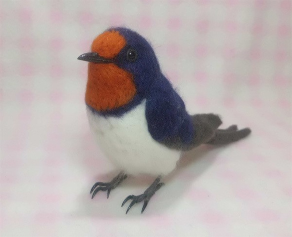 ほぼライフサイズ　ツバメ　羊毛フェルト　受注作成　野鳥シリーズ　羊毛フィギュア　羊毛インコ　工房小鳥屋さん 　 2枚目の画像