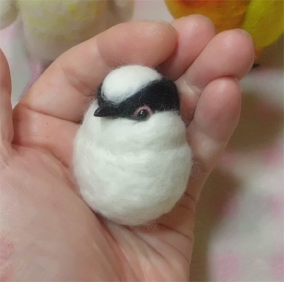 エナガ  羊毛フェルト☆マグネット/ブローチどちらか選択 受注作成　野鳥シリーズ　羊毛インコ　工房小鳥屋さん 1枚目の画像